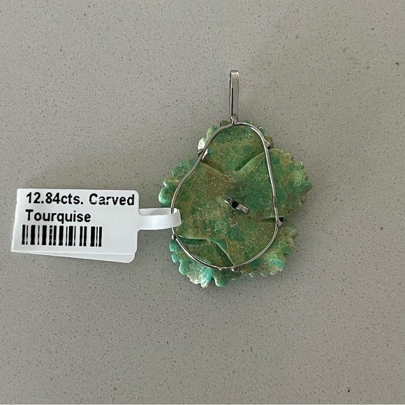 One of a kind Natural Turquoise Carved 14kt white gold pendant - Picture 8 of 9